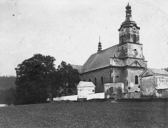 starší foto kaple (vpravo od brány)