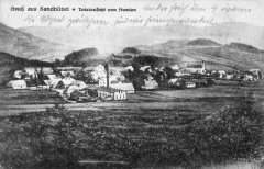 dobová pohlednice vsi s kostelem