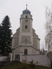 průčelí kostela