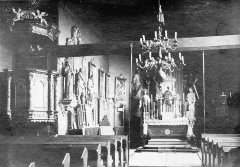historické foto interiéru původního kostela - zadní část