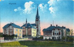 dobová pohlednice města s kostelem