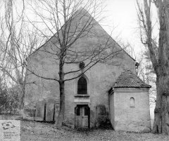 západní strana kostela