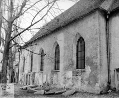 jižní stěna kostela