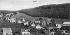 dobová pohlednice vsi s kaplí (výřez z předchozí pohlednice)