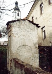 pohled zezadu zprava