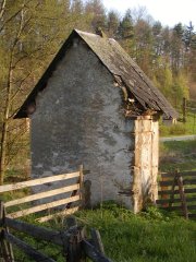 pohled zezadu zleva