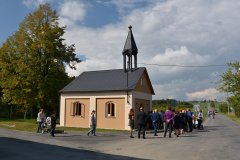 pohled zepředu zleva (vpravo od hasičské zbrojnice)