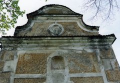 štít kaple