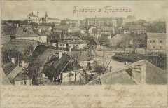 dobová pohlednice vsi s kostelem (vlevo na obzoru)