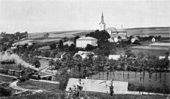 starší foto kaple (vpravo od kostela)