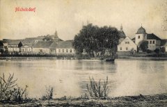 dobová pohlednice vsi s kostelem