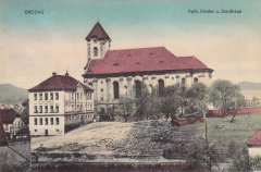 dobová pohlednice města s kostelem