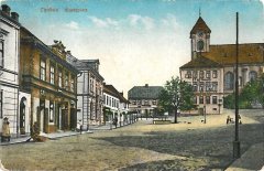dobová pohlednice města s kostelem