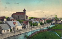 dobová pohlednice města s kostelem