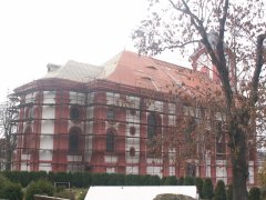 pohled zezadu zleva