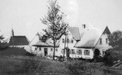 starší foto kaple (vlevo)