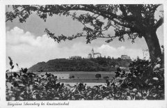 celkový pohled na vrch Krasíkov se zvonicí a kaplí