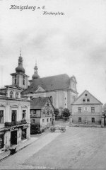 dobová pohlednice města s kostelem