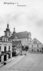 dobová pohlednice města s kostelem