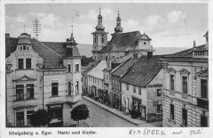 dobová pohlednice města s kostelem