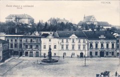 starší foto města s kostelem (vpravo nahoře)