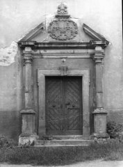 detail vchodu kostela