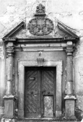 detail vchodu kostela