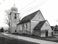 starší foto kostela - pohled zepředu zleva