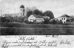 kostel na dobové pohlednici