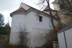 pohled zezadu zleva