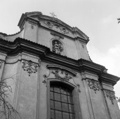 průčelí kostela