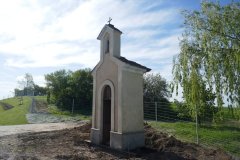 kaple na novém místě - pohled zepředu zprava