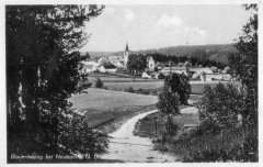 dobová pohlednice vsi s kostelem