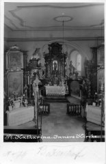 interiér kostela na dobové pohlednici