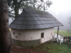 pohled zezadu zleva