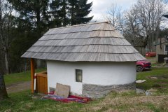 pohled zezadu zprava