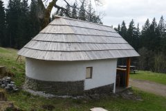 pohled zezadu zleva