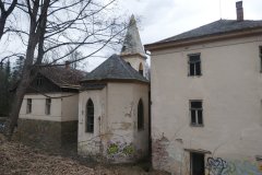 pohled zezadu zleva