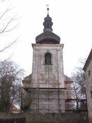 průčelí kostela