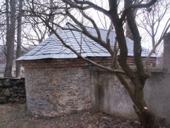 pohled zezadu zleva