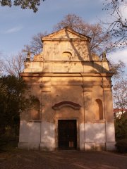 průčelí kaple