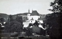 starší pohlednice vsi s kostelem