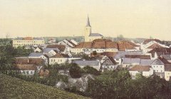 celkový pohled na město s kostelem