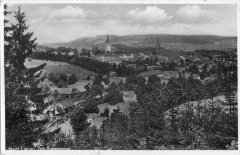 dobová pohlednice města s kostelem