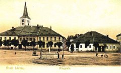 dobová pohlednice města s kostelem