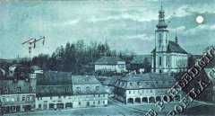 dobová pohlednice města s kaplí (vpravo od kostela)