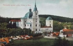 historické foto ambitu s hrobkou