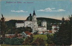 historické foto ambitu s hrobkou