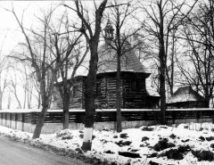 starší foto kostela a márnice