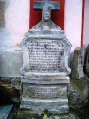 hrob prvního faráře z r. 1797